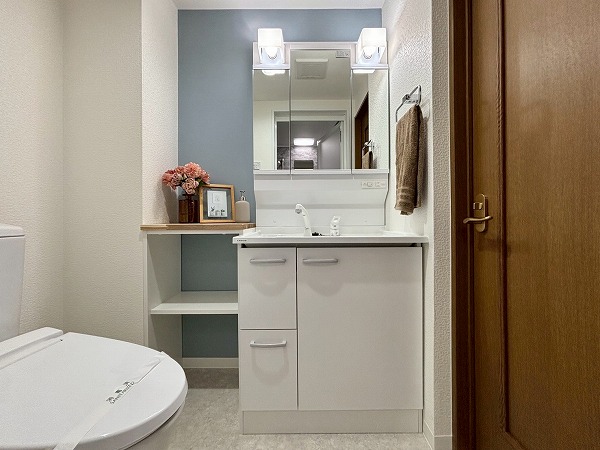 エクセレンス目黒_収納が多いパウダールームの写真
