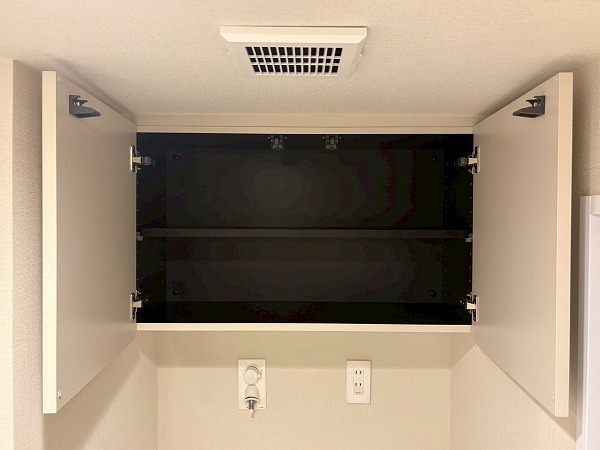 テラス渋谷美竹_上部に収納がある洗濯機置き場の写真1