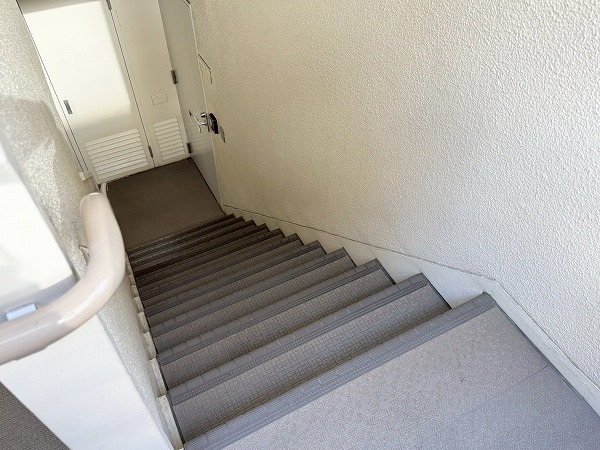 馬事公苑前シティハウス　共用階段