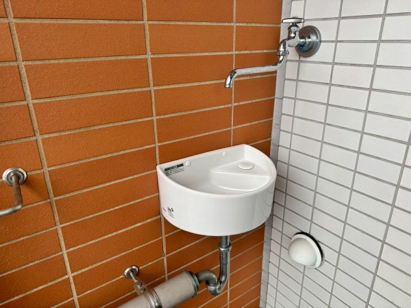 シティハウス広尾南_バルコニーの手洗い場の写真