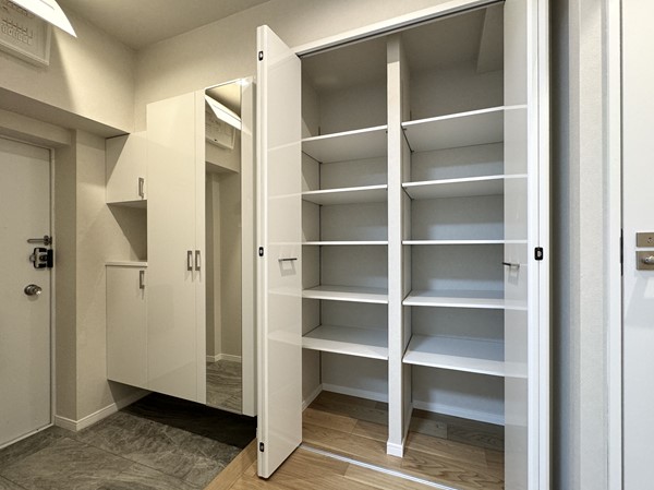 西蒲田スカイハイツ_玄関収納の写真3 