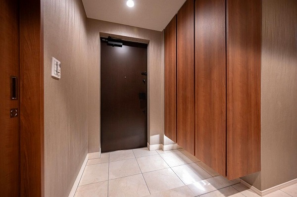 ブランズ明石町_広々とした玄関廊下の写真