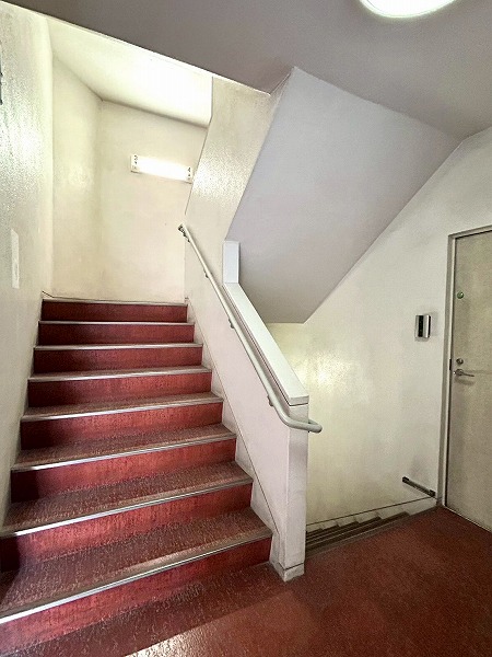 ライオンズマンション荻窪第2　内階段