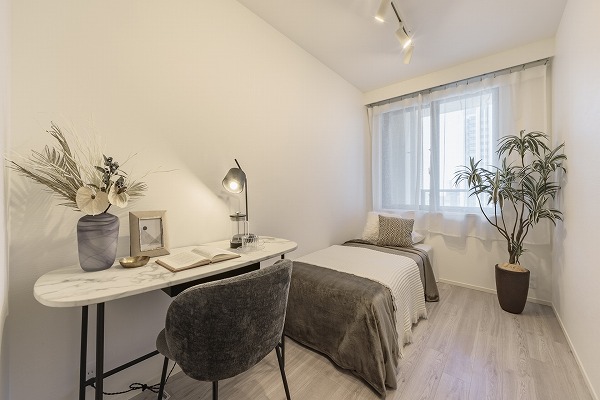 パークコート虎ノ門愛宕タワー_木目調の洋室の写真