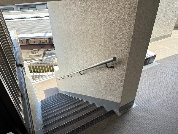 スターロワイヤル久我山　共用階段