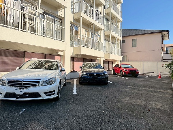 柿の木坂アビタシオン　駐車場