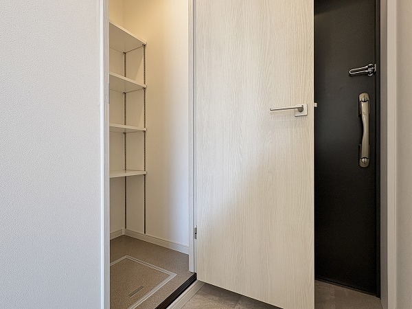 プラーティノ多摩川鵜の木弐番館＿シューズボックスの写真