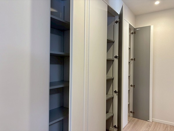 エンゼルハイム梅屋敷_玄関収納の写真