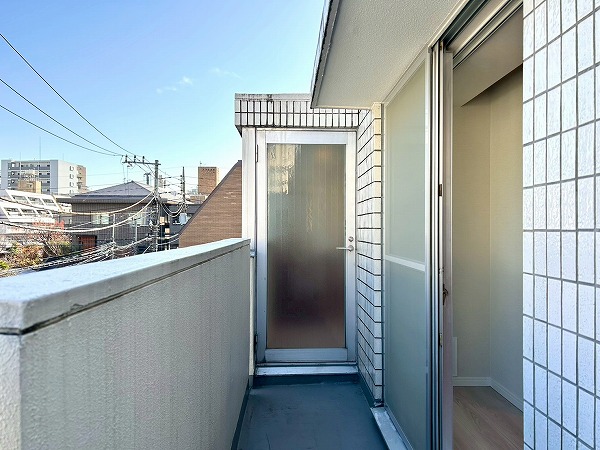 ライオンズマンション荻窪第2_バルコニードア付きのバルコニーの写真