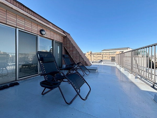 ジェイパーク文京白山_チェアを置けるバルコニーの写真