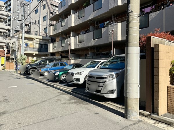 南麻布ローヤルコーポ 駐車場
