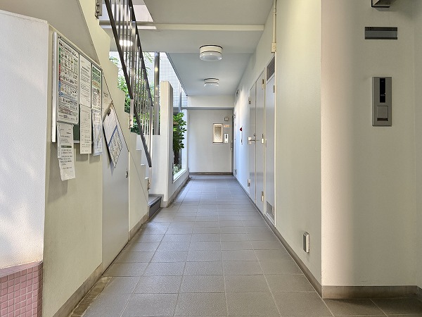 プラーティノ多摩川鵜の木弐番館　内廊下
