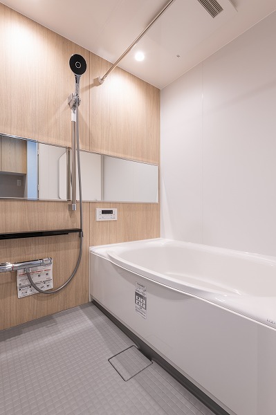 サンビューハイツ渋谷_清潔感があるバスルームの写真