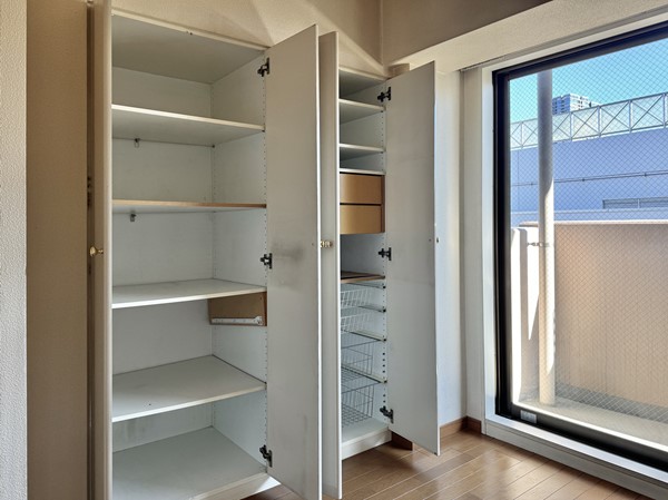 パルテール白金_LDK収納の写真