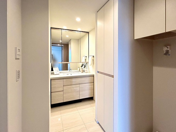 クラッシィタワー新宿御苑_清潔感のあるパウダールームの写真