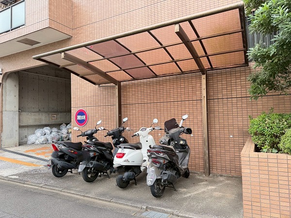 マイキャッスル二子玉川園　バイク置き場