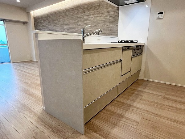 マンションニュー目黒_リノベーション済みのキッチンの写真
