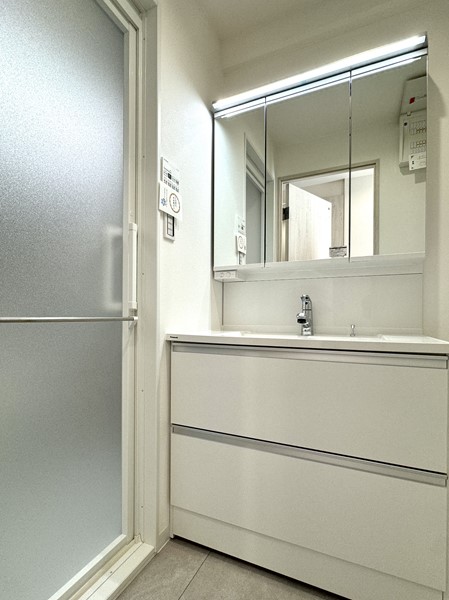 朝日白金台マンション_洗面化粧台の写真