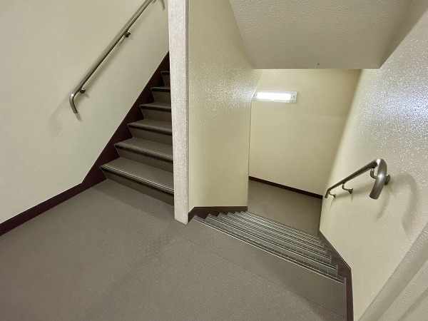 サンビューハイツ渋谷 内階段