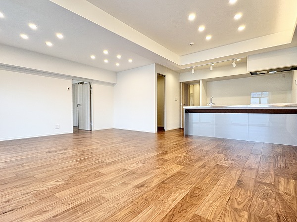 マンション第二恵比須苑_広々としたリビングダイニングキッチンの写真