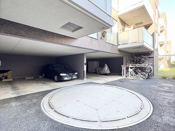 レ・ジェイド上北沢　駐車場