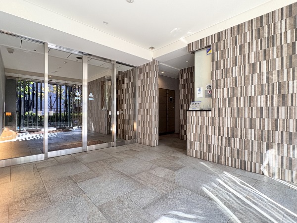 レ・ジェイド上北沢　エントランス