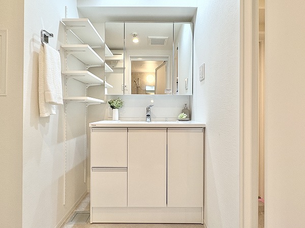 ライオンズシティ幡ヶ谷弐番館_清潔感のあるパウダールームの写真