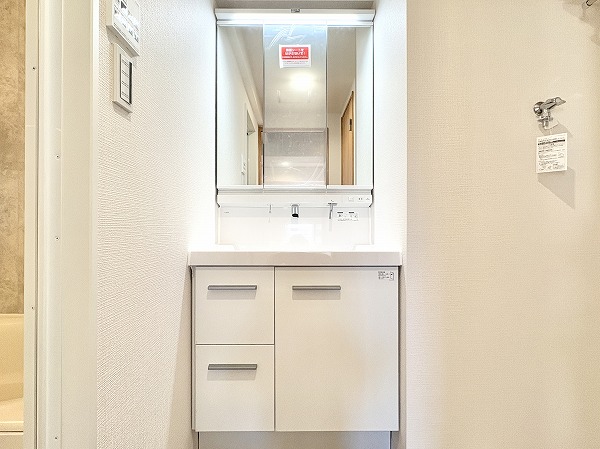 シャーレー原宿_清潔感のあるパウダールームの写真