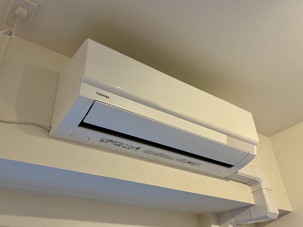 ライオンズプラザ池尻大橋_エアコンの写真 エアコン完備のメインルームは、入居時から快適な環境で生活できます。引っ越し後の準備や家電購入の手間を減らせるため、コスト面でも嬉しい設計です。暑い夏や寒い冬でもすぐに快適な室温で過ごせるため、シングルライフをより快適にサポートしてくれます。