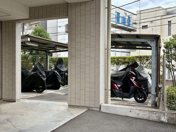 クラッシィハウス世田谷公園　バイク置き場