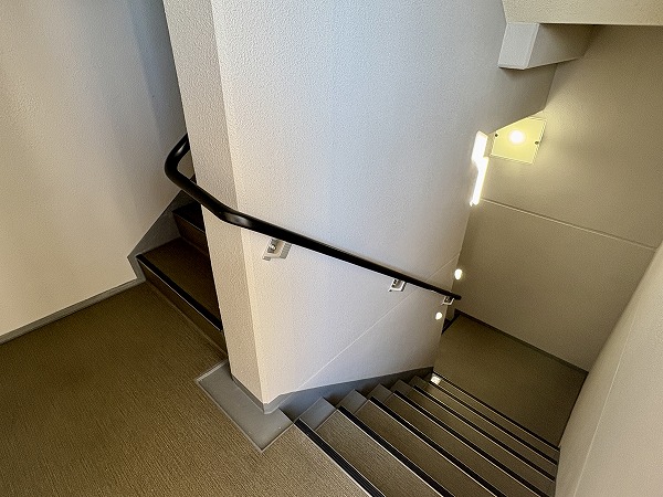 プレシス三軒茶屋　内階段