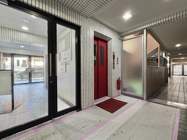 ライオンズマンション上野毛第2　1階エレベーター前