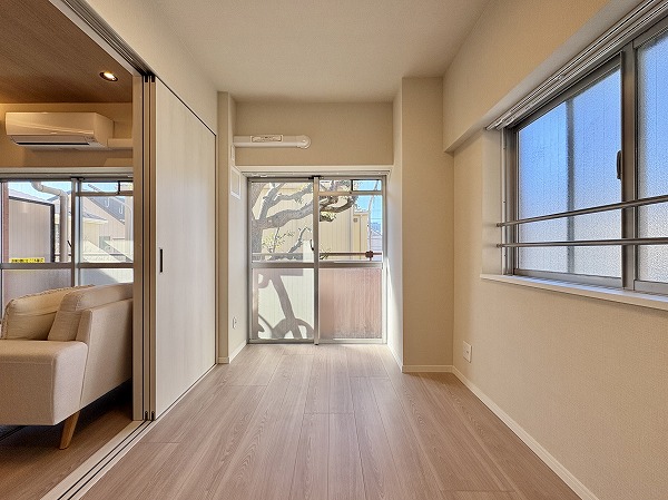 ライオンズマンション上野毛第2_二面採光の洋室の写真