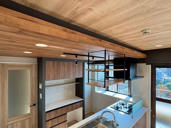 ライオンズマンション西蒲田_キッチン上部収納の写真 