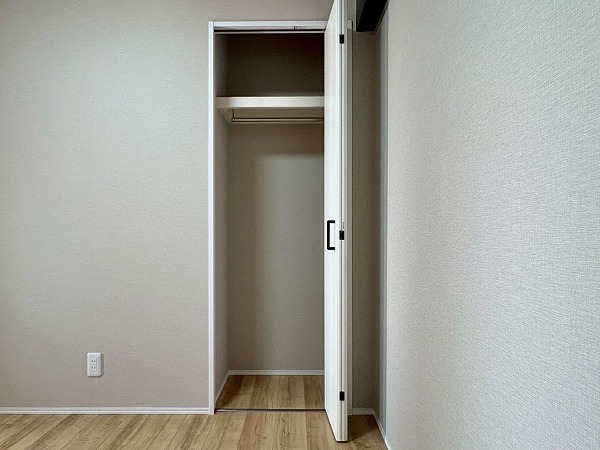 ライオンズマンション西蒲田_3.9帖の洋室のクローゼットの写真 