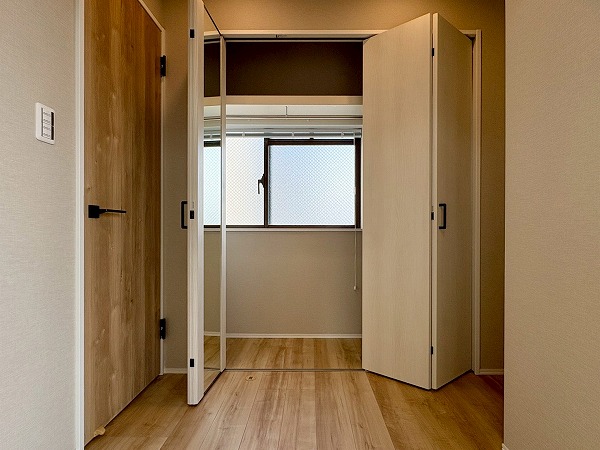 ライオンズマンション西蒲田_洋室のクローゼットの写真 