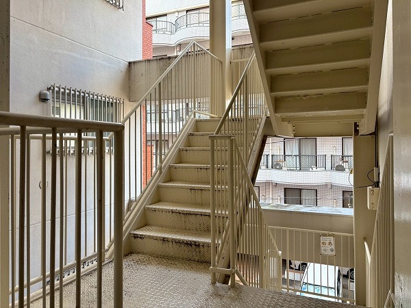 さんろーどダイヤモンドマンション　外階段