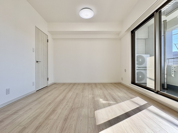 プラーティノ多摩川鵜の木弐番館_広々としたリビングダイニングキッチンの写真