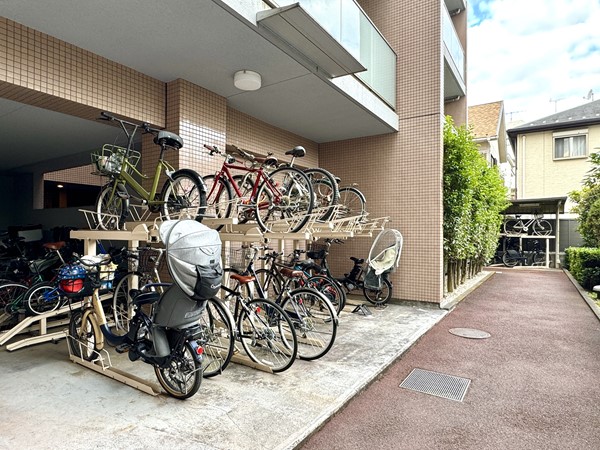 オーベル三軒茶屋dR 駐輪場