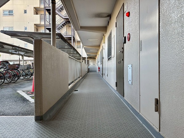 エンゼルハイム梅屋敷　外廊下