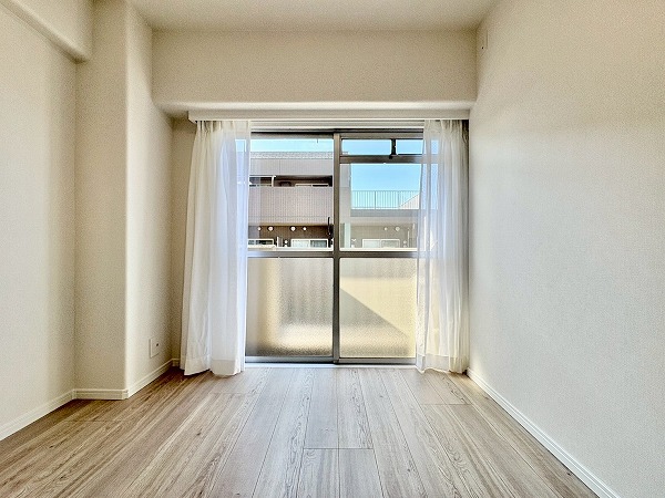 エンゼルハイム梅屋敷_広やかな洋室の写真