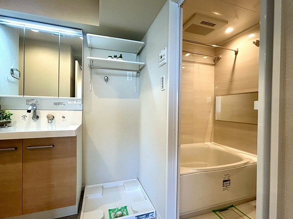 ライオンズマンション荻窪第2_清潔感のあるパウダールームの写真