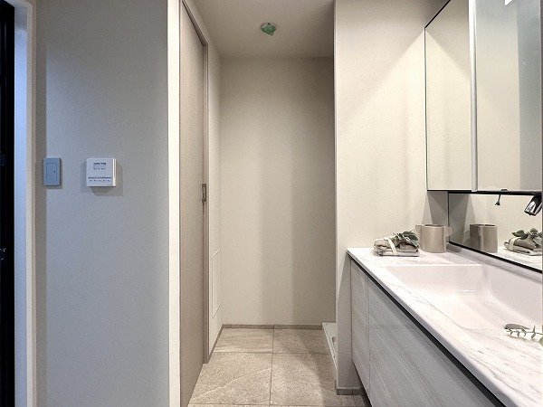 六本木ヒルズレジデンス_洗面室の写真