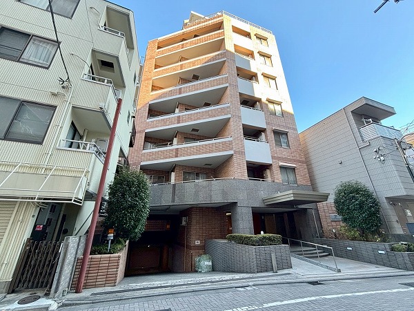 ジェイパーク文京白山 外観 左から