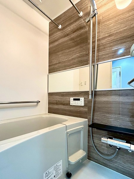 大久保ローヤルコーポ_温かみのあるバスルームの写真