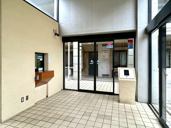 ライフアップ高井戸　エントランス