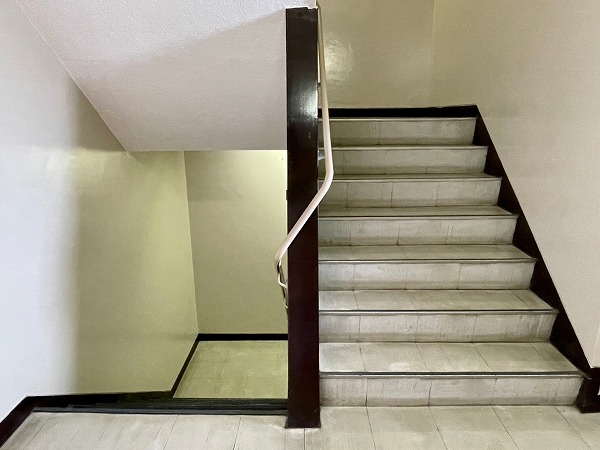 ファミール三軒茶屋 内階段