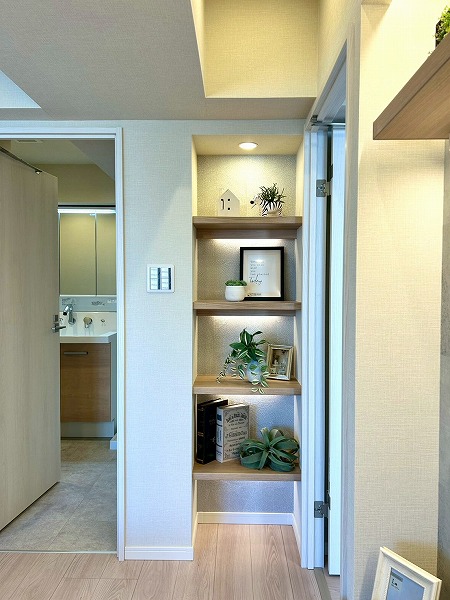 ライオンズマンション荻窪第2_便利でお洒落なニッチ棚の写真