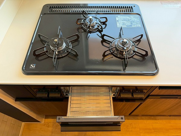 サングリア中目黒_グリル付き3口コンロの写真 