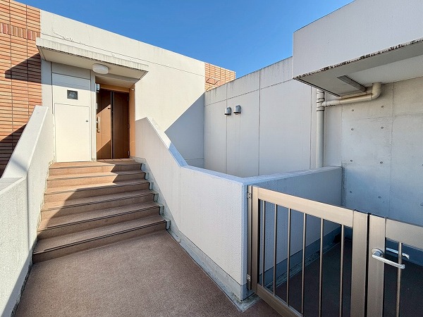 ジェイパーク文京白山_ゆったりしたポーチの写真